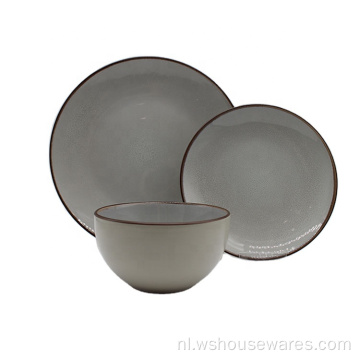 Geglazuurde servies per porselein. Sets van de kleur van de kleur geglazuurd